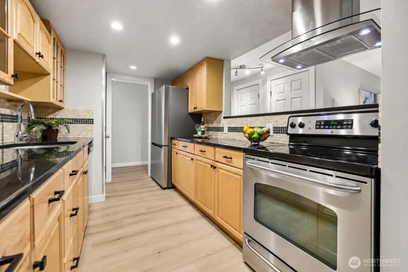 Property photo for 1250 Taylor Avenue N #102, Seattle photo 11