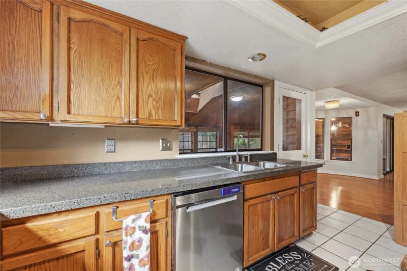Property photo for 5704 69th Avenue Ct W, University Place photo 9