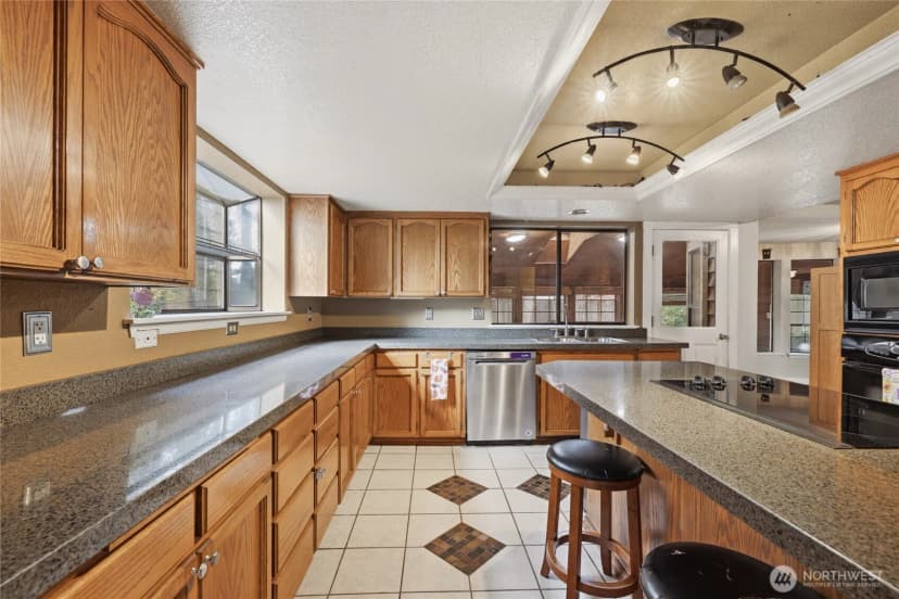 Property photo for 5704 69th Avenue Ct W, University Place photo 8