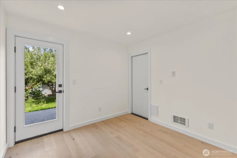 Property photo for 228 Sw 183rd Street, Normandy Park photo 12