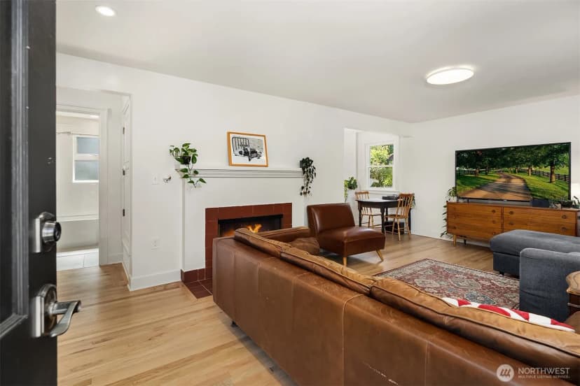 Property photo for 323 Nw 83rd Street, Seattle photo 3