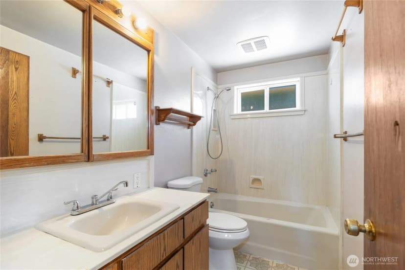 Property photo for 8400 32nd Avenue Sw, Seattle photo 18