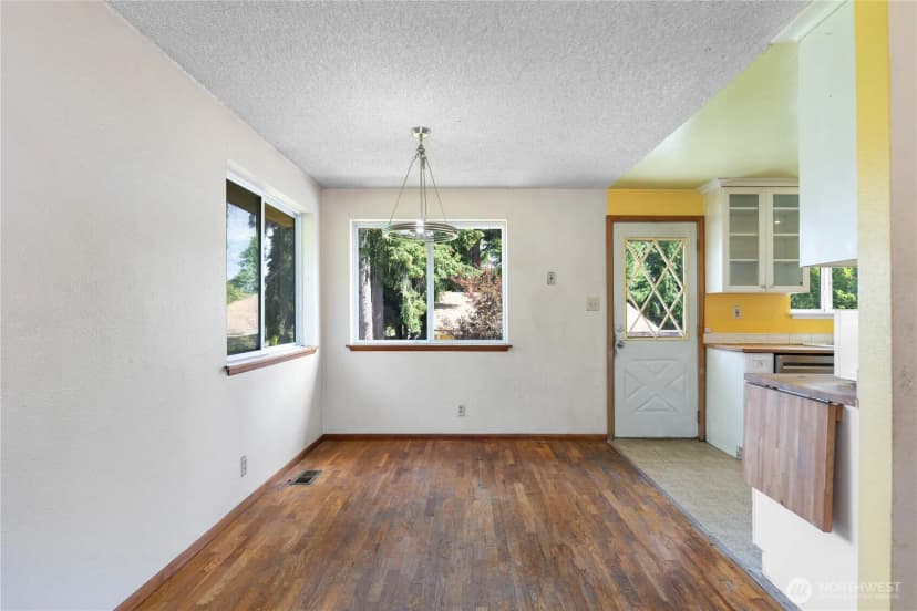 Property photo for 8400 32nd Avenue Sw, Seattle photo 7
