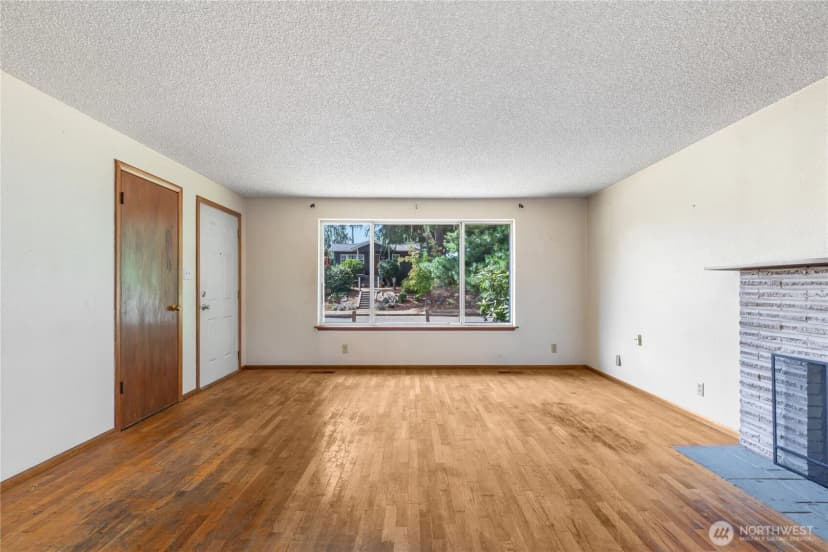 Property photo for 8400 32nd Avenue Sw, Seattle photo 3