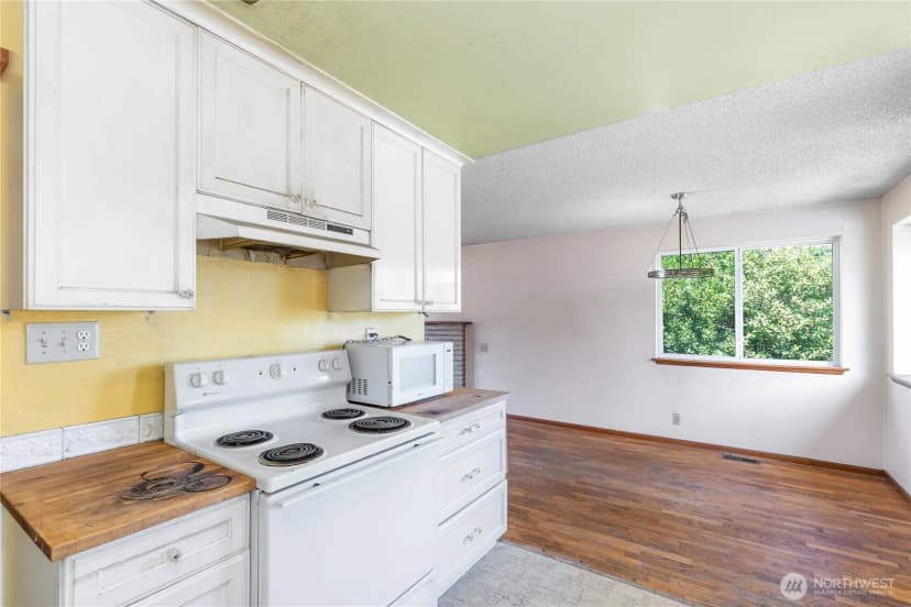 Property photo for 8400 32nd Avenue Sw, Seattle photo 12