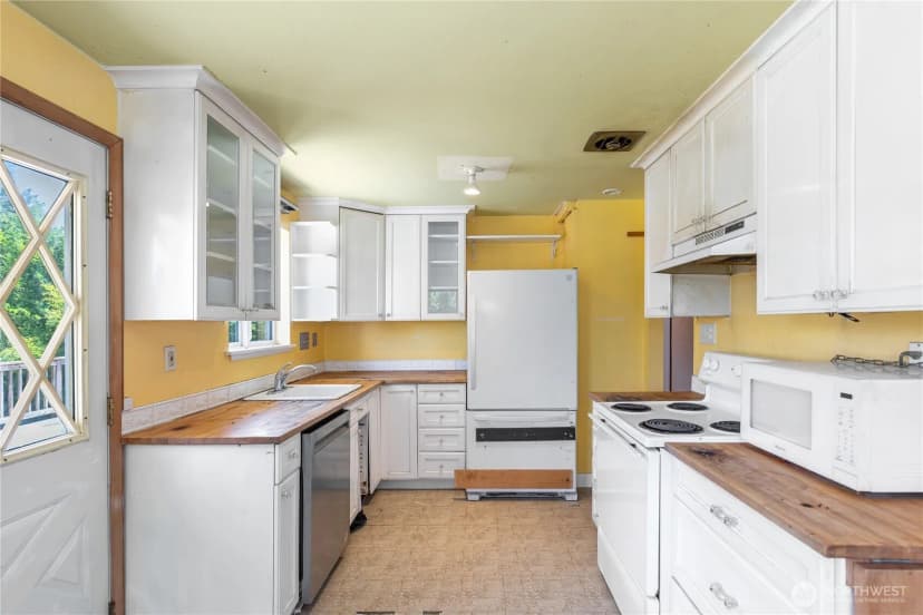Property photo for 8400 32nd Avenue Sw, Seattle photo 9