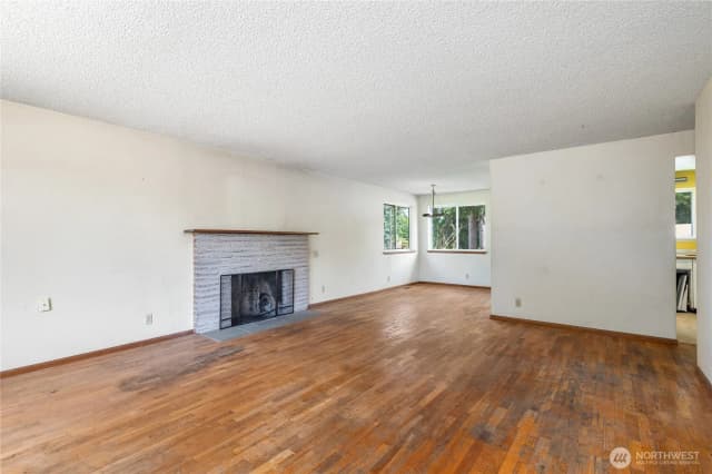 Property photo for 8400 32nd Avenue Sw, Seattle photo 4
