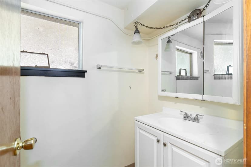 Property photo for 8400 32nd Avenue Sw, Seattle photo 28