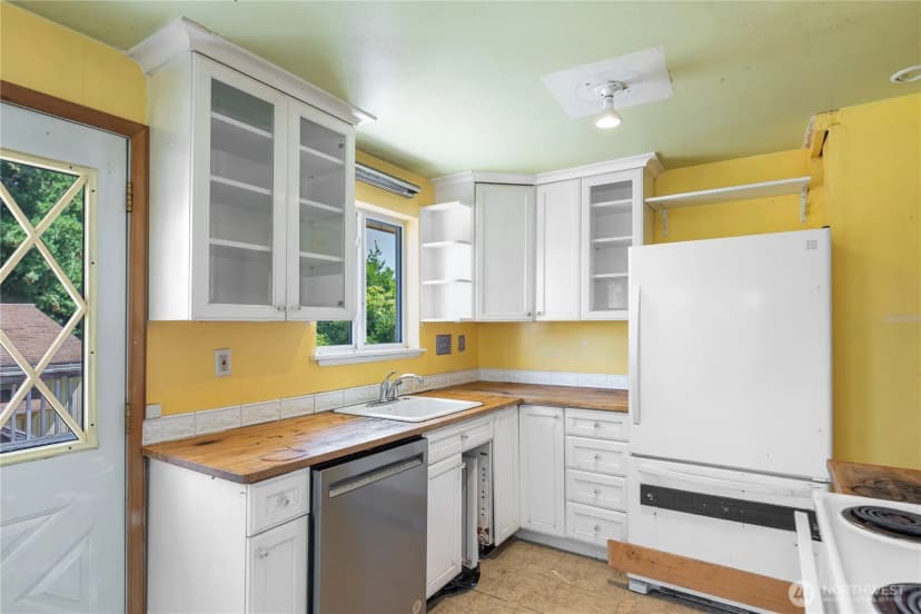 Property photo for 8400 32nd Avenue Sw, Seattle photo 10