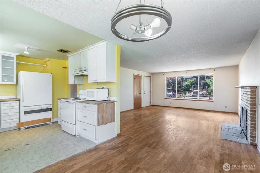 Property photo for 8400 32nd Avenue Sw, Seattle photo 8