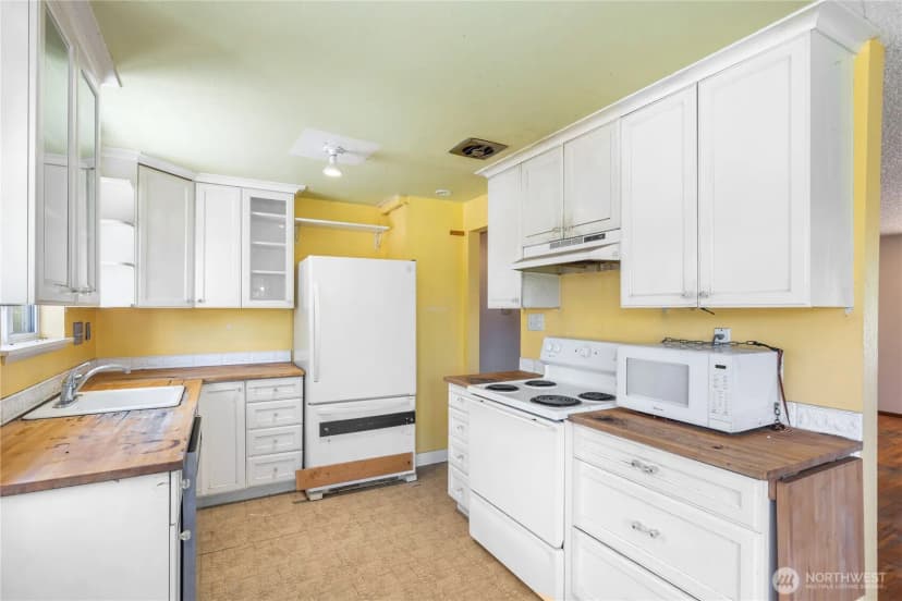 Property photo for 8400 32nd Avenue Sw, Seattle photo 11