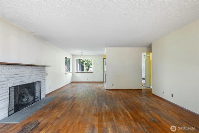 Property photo for 8400 32nd Avenue Sw, Seattle photo 5