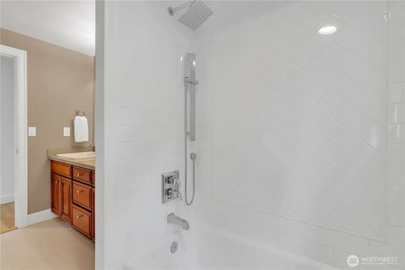 Property photo for 535 208th Avenue Ne, Sammamish photo 31