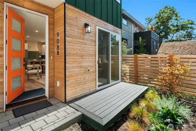 Property photo for 908 15th Avenue #b, Seattle photo 3