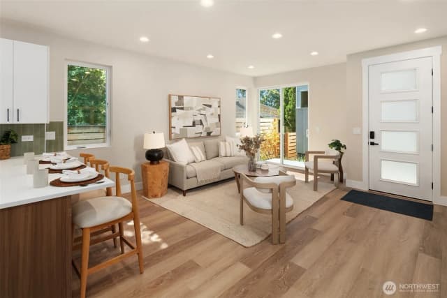Property photo for 908 15th Avenue #b, Seattle photo 4