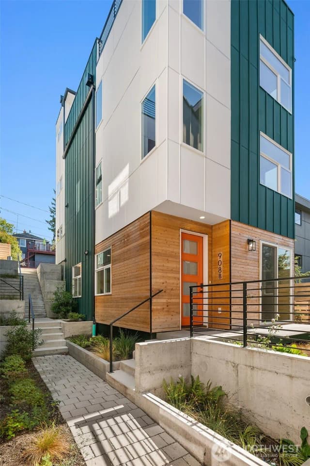 Property photo for 908 15th Avenue #b, Seattle photo 2