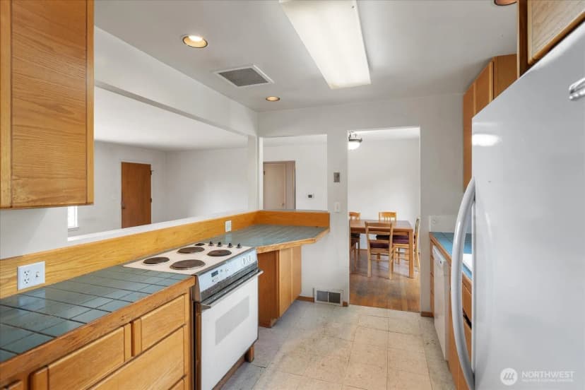 Property photo for 12286 Shorewood Drive Sw, Seattle photo 20