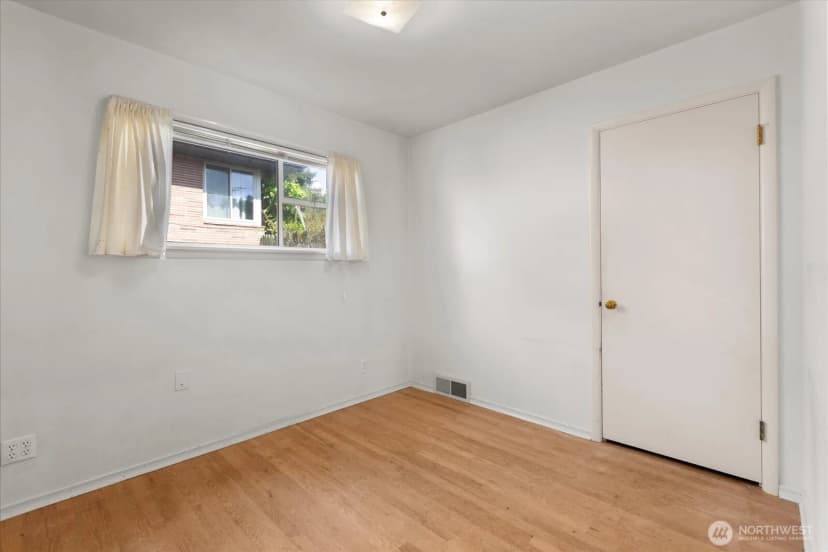 Property photo for 12286 Shorewood Drive Sw, Seattle photo 16