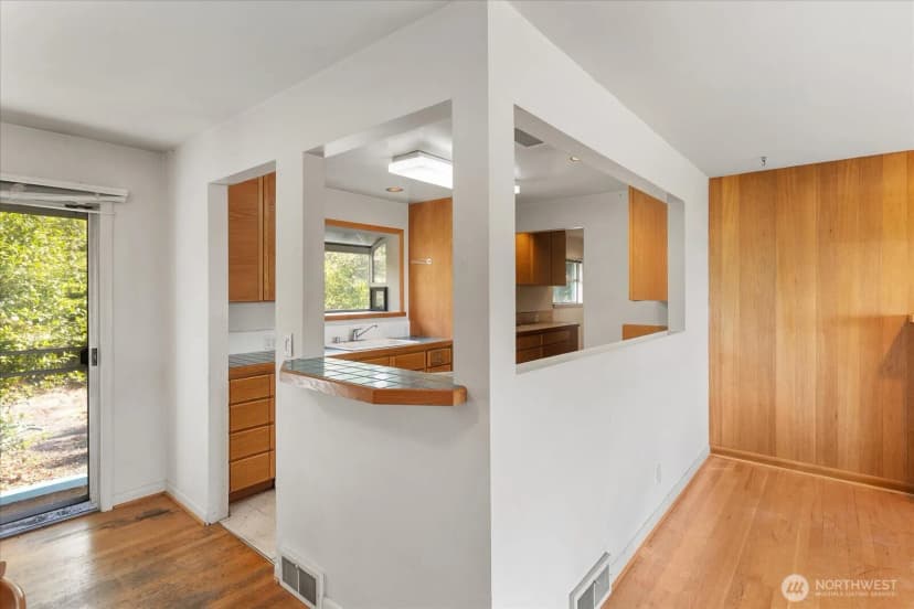 Property photo for 12286 Shorewood Drive Sw, Seattle photo 21