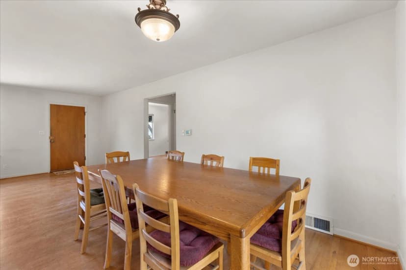 Property photo for 12286 Shorewood Drive Sw, Seattle photo 9