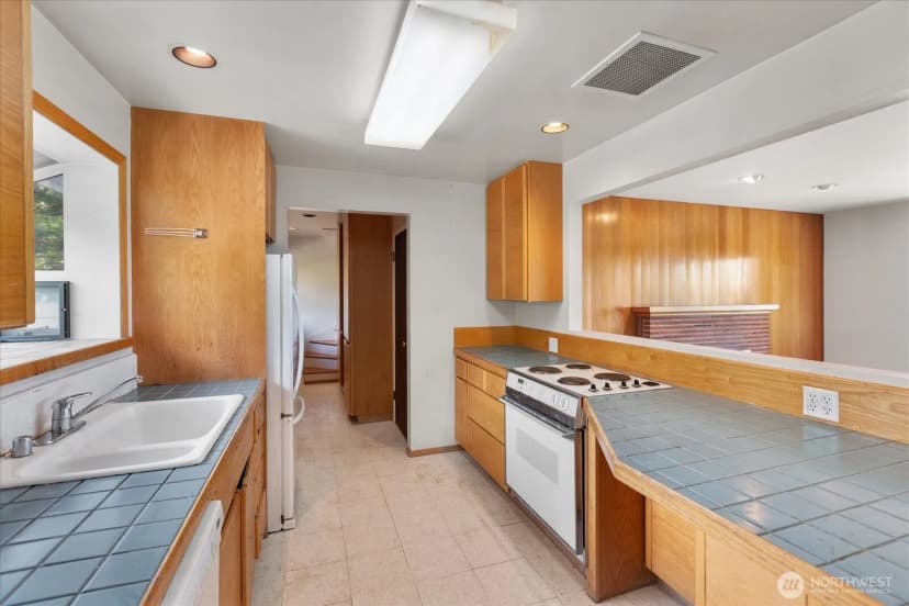 Property photo for 12286 Shorewood Drive Sw, Seattle photo 19