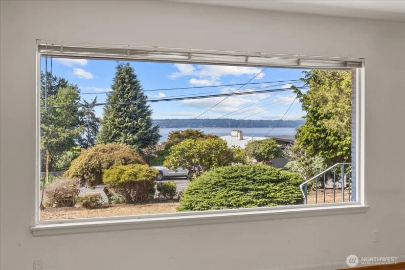 Property photo for 12286 Shorewood Drive Sw, Seattle photo 5