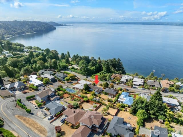 Property photo for 12286 Shorewood Drive Sw, Seattle photo 2