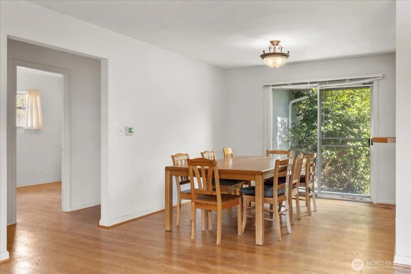 Property photo for 12286 Shorewood Drive Sw, Seattle photo 8