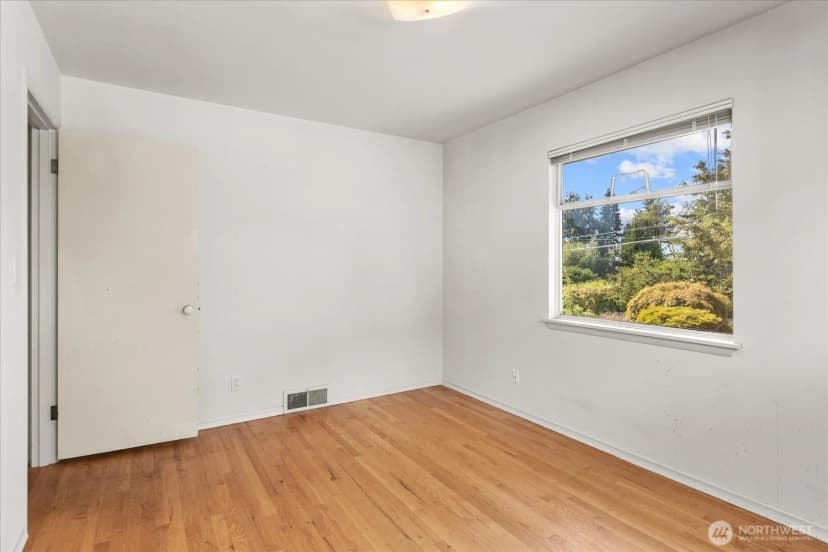 Property photo for 12286 Shorewood Drive Sw, Seattle photo 14