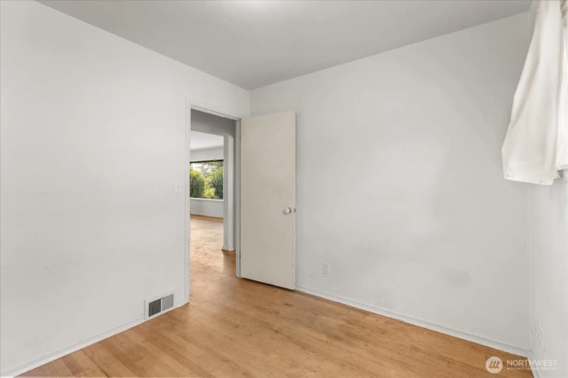 Property photo for 12286 Shorewood Drive Sw, Seattle photo 17