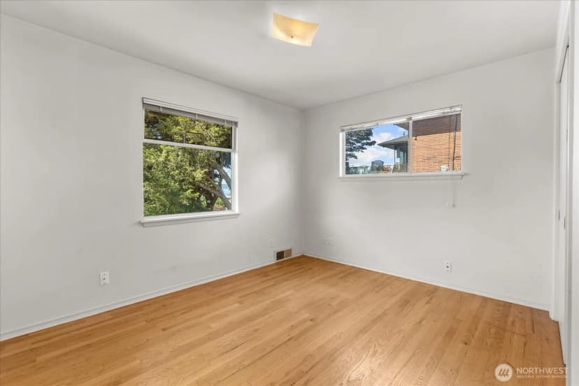 Property photo for 12286 Shorewood Drive Sw, Seattle photo 11