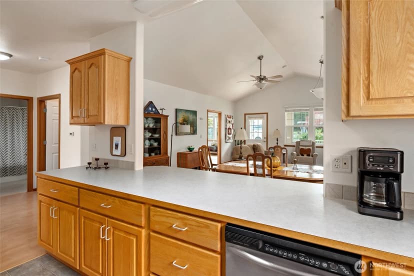 Property photo for 1300 Sw Windsor Street, Oak Harbor photo 13