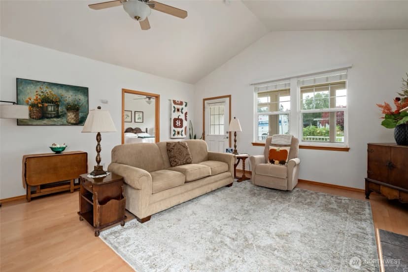 Property photo for 1300 Sw Windsor Street, Oak Harbor photo 8