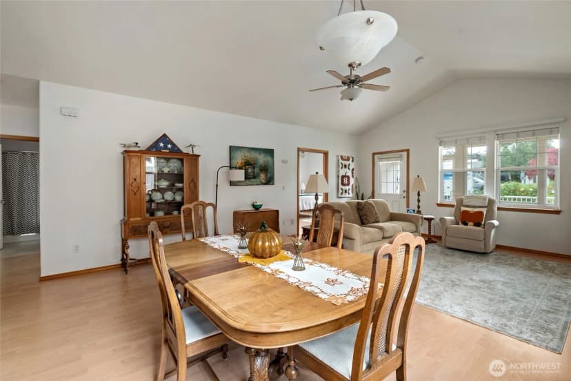 Property photo for 1300 Sw Windsor Street, Oak Harbor photo 10
