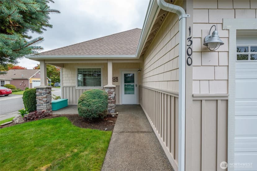 Property photo for 1300 Sw Windsor Street, Oak Harbor photo 4