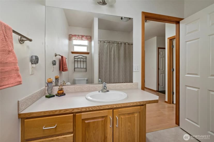 Property photo for 1300 Sw Windsor Street, Oak Harbor photo 19