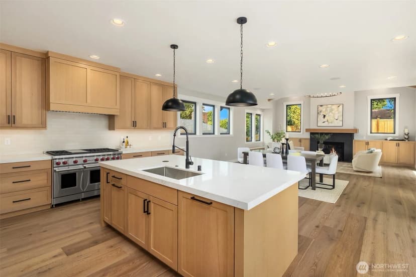 Property photo for 8040 Forest Drive Ne, Seattle photo 9