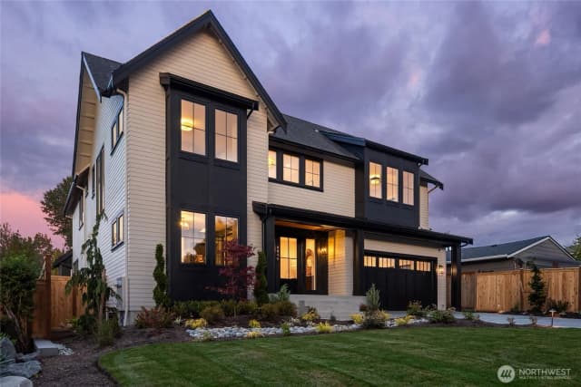 Property photo for 8040 Forest Drive Ne, Seattle photo 2