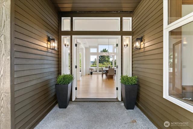 Property photo for 9095 Se 79th Street, Mercer Island photo 2