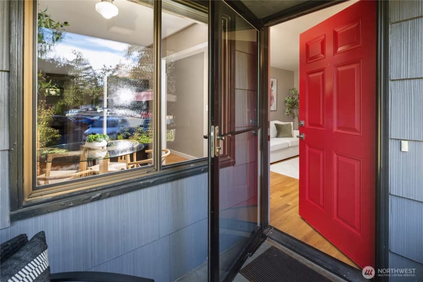 Property photo for 10021 7th Avenue Nw #apt B, Seattle photo 2