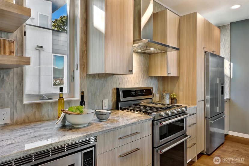 Property photo for 6533 34th Avenue Sw #b, Seattle photo 9