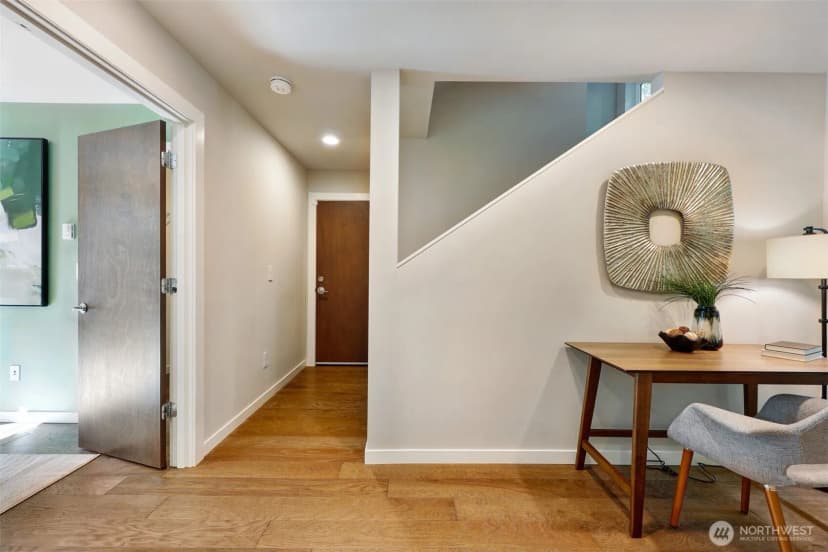 Property photo for 6533 34th Avenue Sw #b, Seattle photo 2