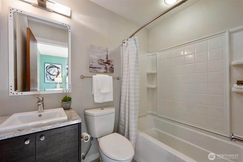 Property photo for 6533 34th Avenue Sw #b, Seattle photo 6