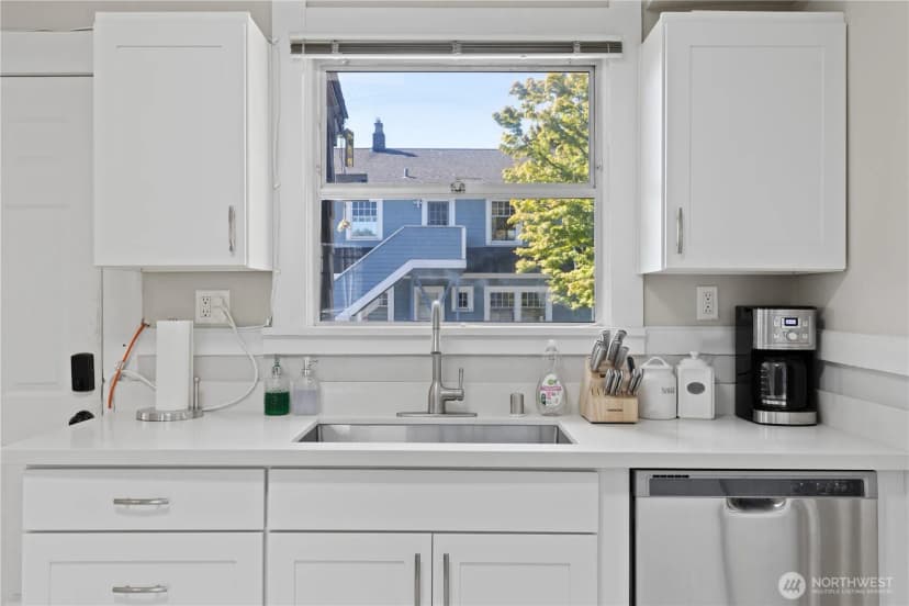 Property photo for 4812 Aurora Avenue, Seattle photo 13