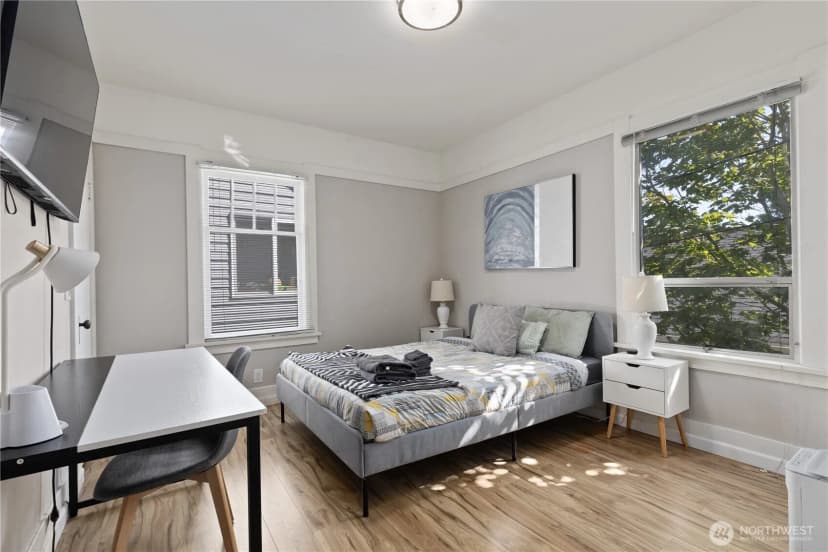 Property photo for 4812 Aurora Avenue, Seattle photo 15