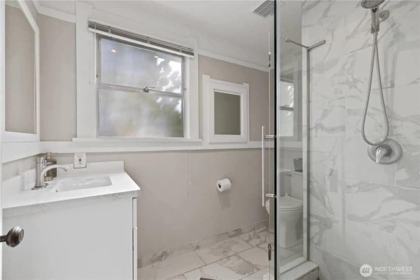 Property photo for 4812 Aurora Avenue, Seattle photo 19