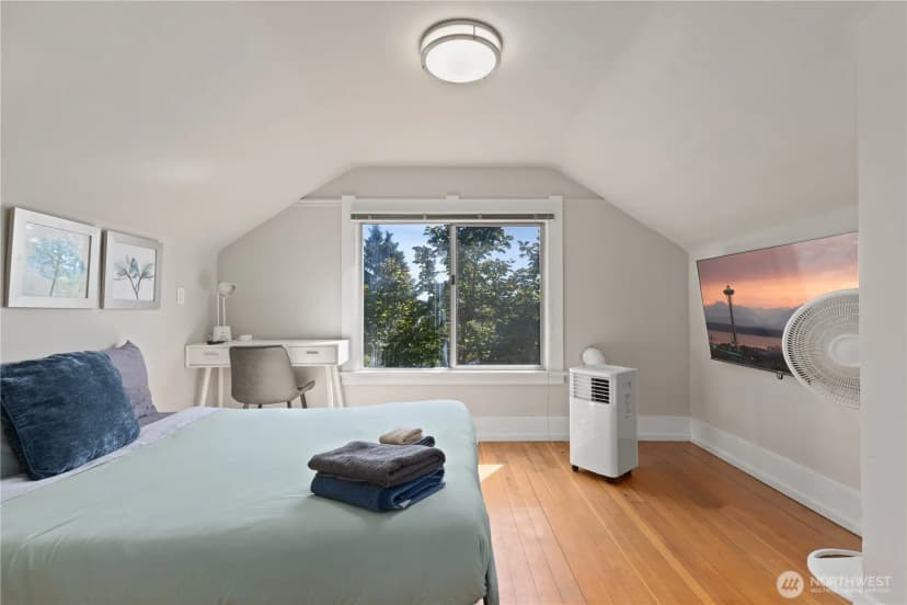Property photo for 4812 Aurora Avenue, Seattle photo 24