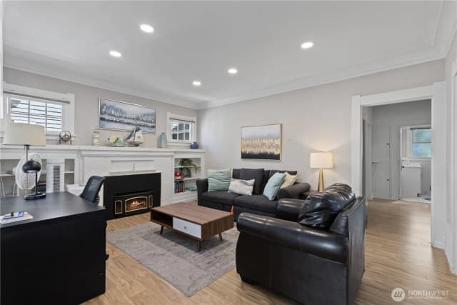Property photo for 4812 Aurora Avenue, Seattle photo 3