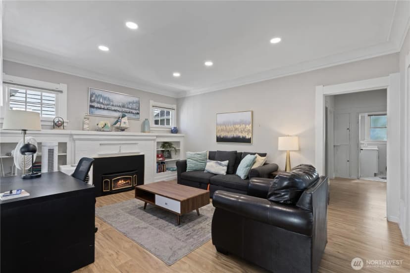 Property photo for 4812 Aurora Avenue, Seattle photo 3