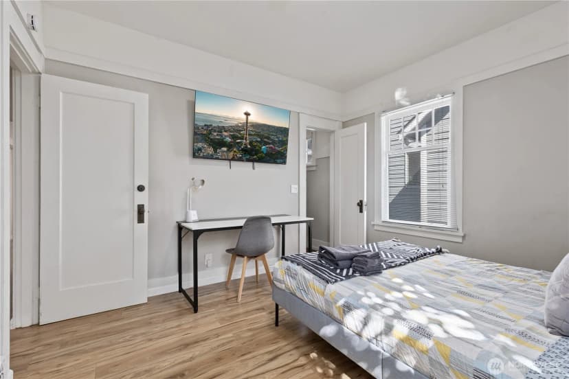 Property photo for 4812 Aurora Avenue, Seattle photo 16